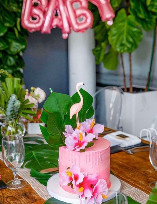 pink-flamingo-baby-shower-cake