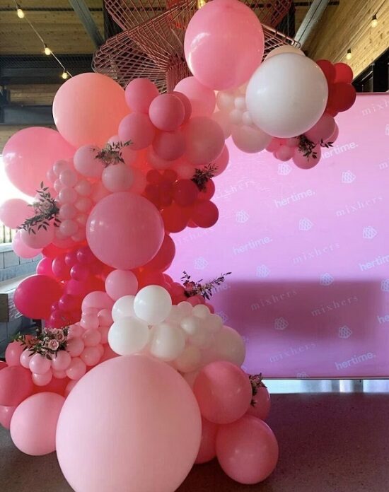 pink flamingo balloon garland arch