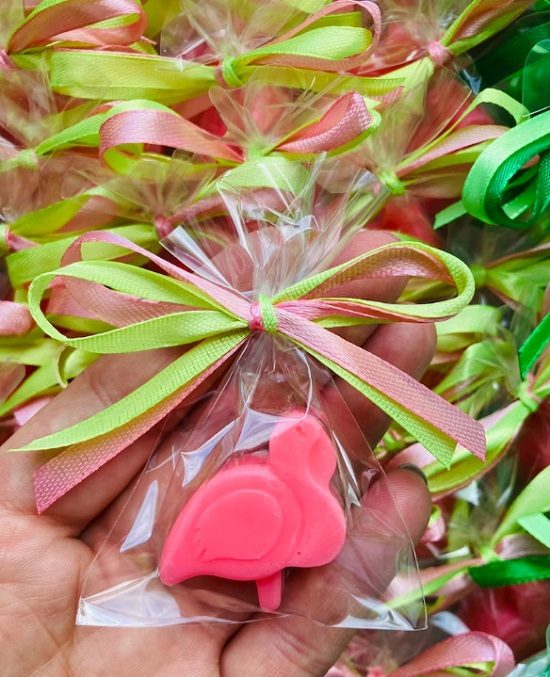 pink-flamingo-soap-favors