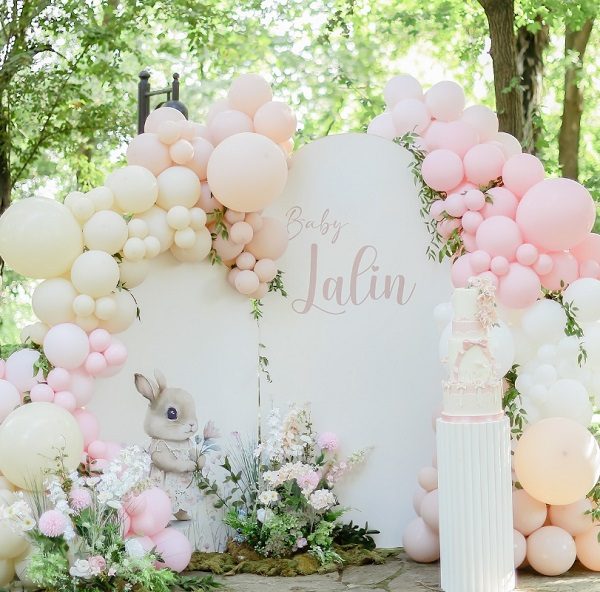 dainty rabbit balloon garland