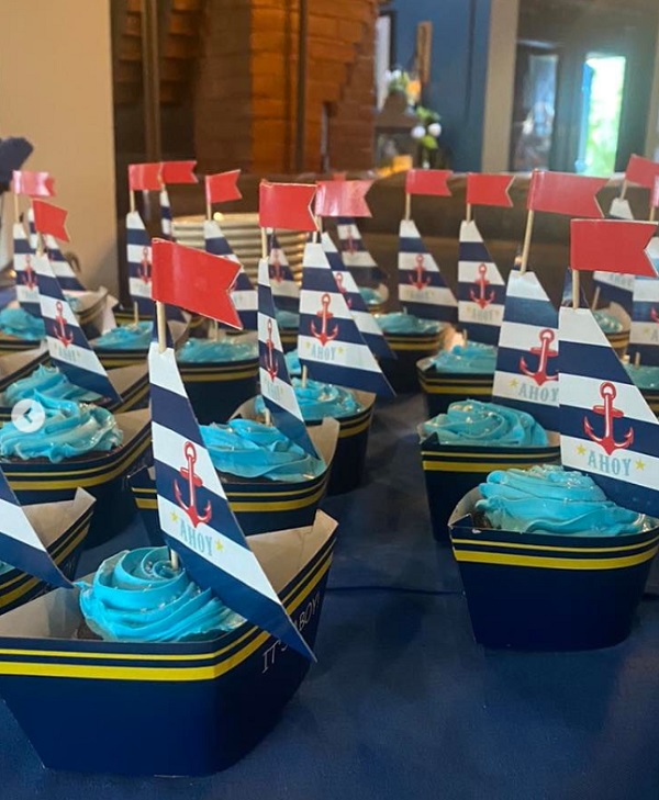 sailboat-cupcake-holders