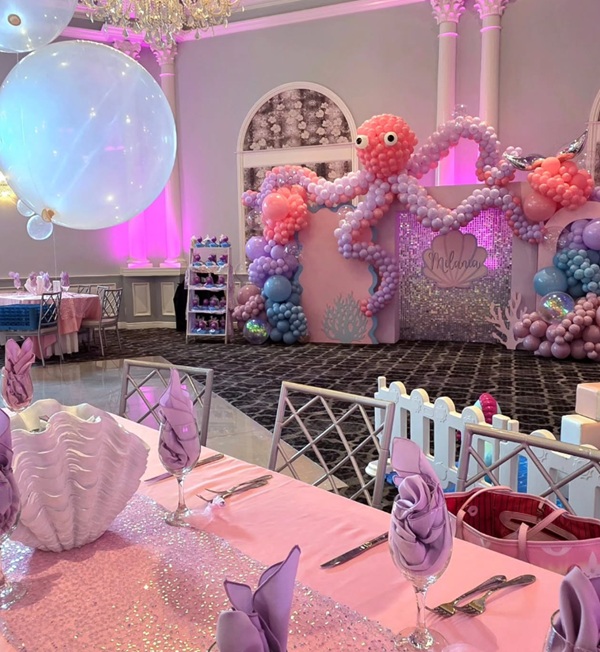 giant balloon octopus for beautiful under the water party