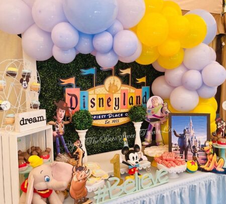 beautiful-Disneyland-theme-dessert-table