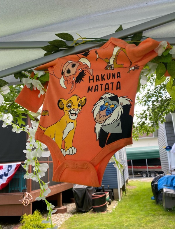 hakuna-matata-lion-king-onesie-decoration