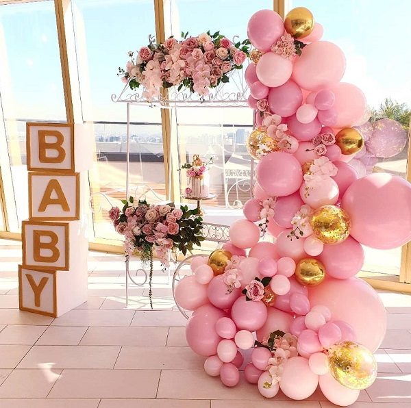 Parisian cart and beautiful balloon garland