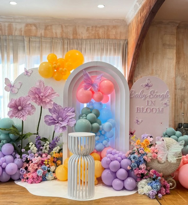 Blooms-butterflies-and-soft-pastel-balloons-for-a-baby-shower