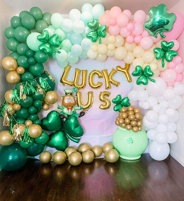 Green-and-pink-Lucky-Charm-baby-shower-balloons