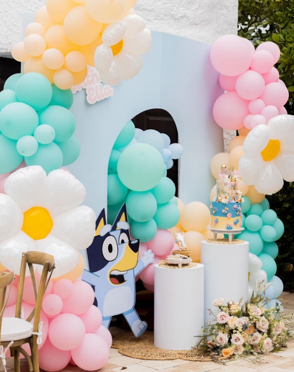 beautiful-bluey-pastel-balloon-backdrop
