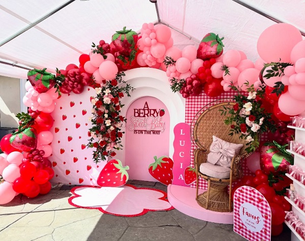 berry sweet baby balloon garland setup