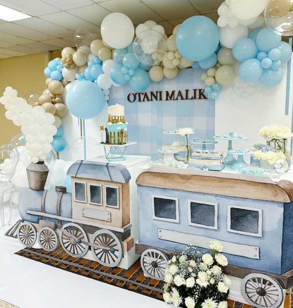 train-baby-shower-dessert-table