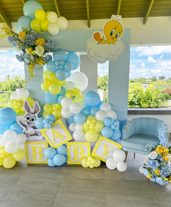 Baby Looney Tunes themed baby shower decor