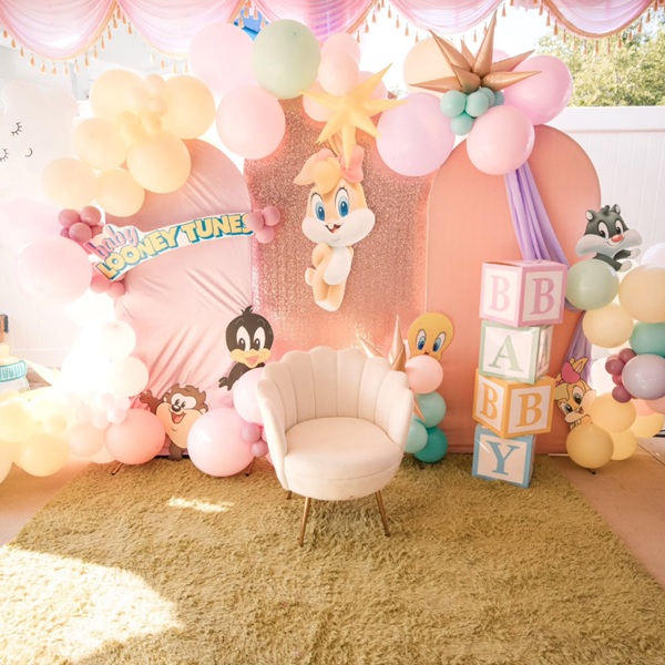 Baby girl Looney Tunes baby shower decors