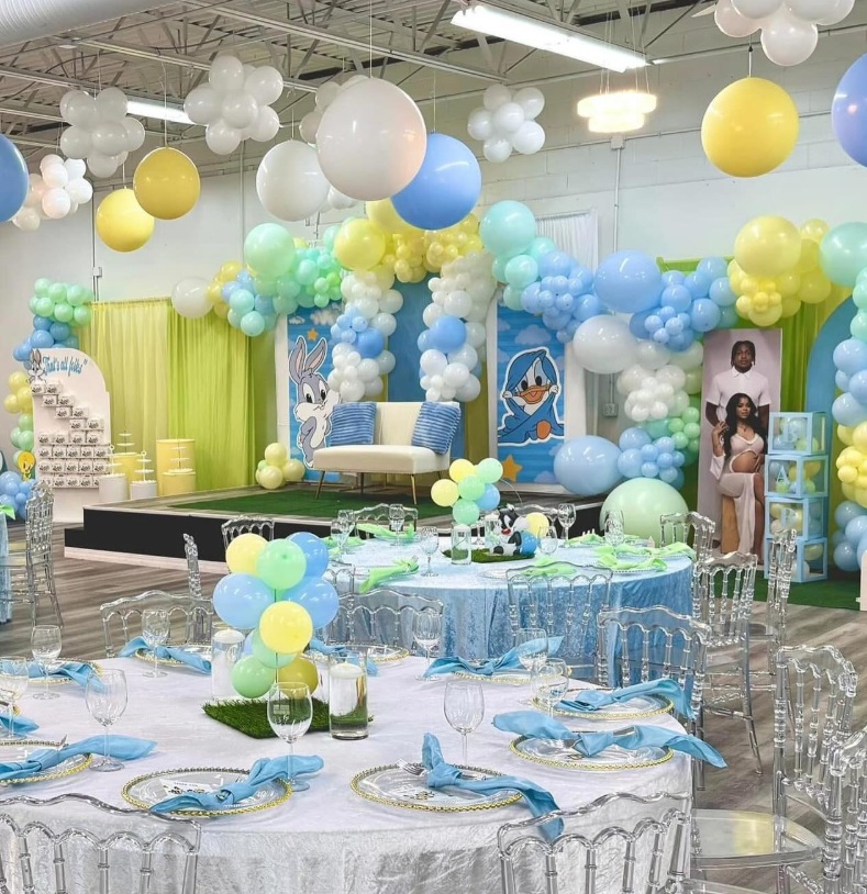 Looney Tunes baby shower with characters