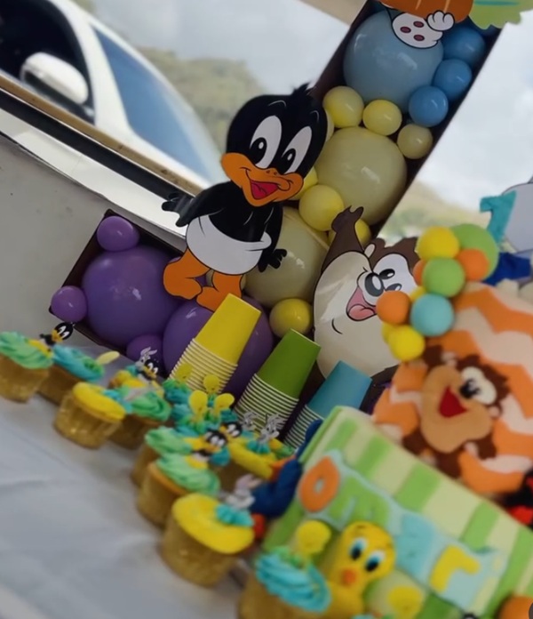 Looney Tunes theme cupcake toppers