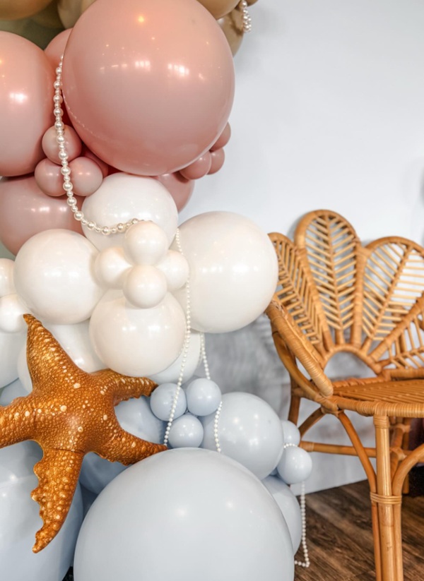 pearls and starfish balloon decor