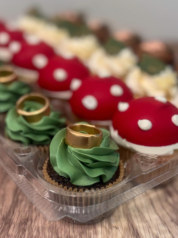 little hobbit on the way with this Lord of the Rings–inspired cupcake