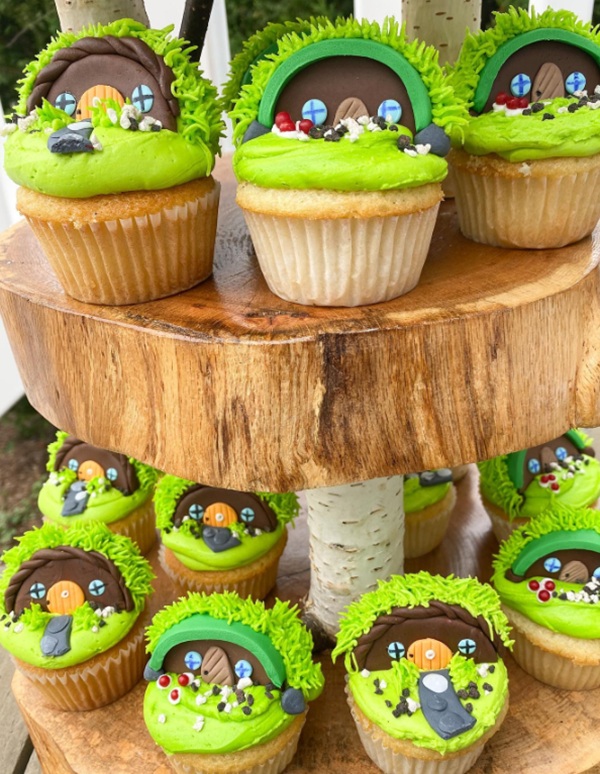 miniature Hobbit Houses cupcakes